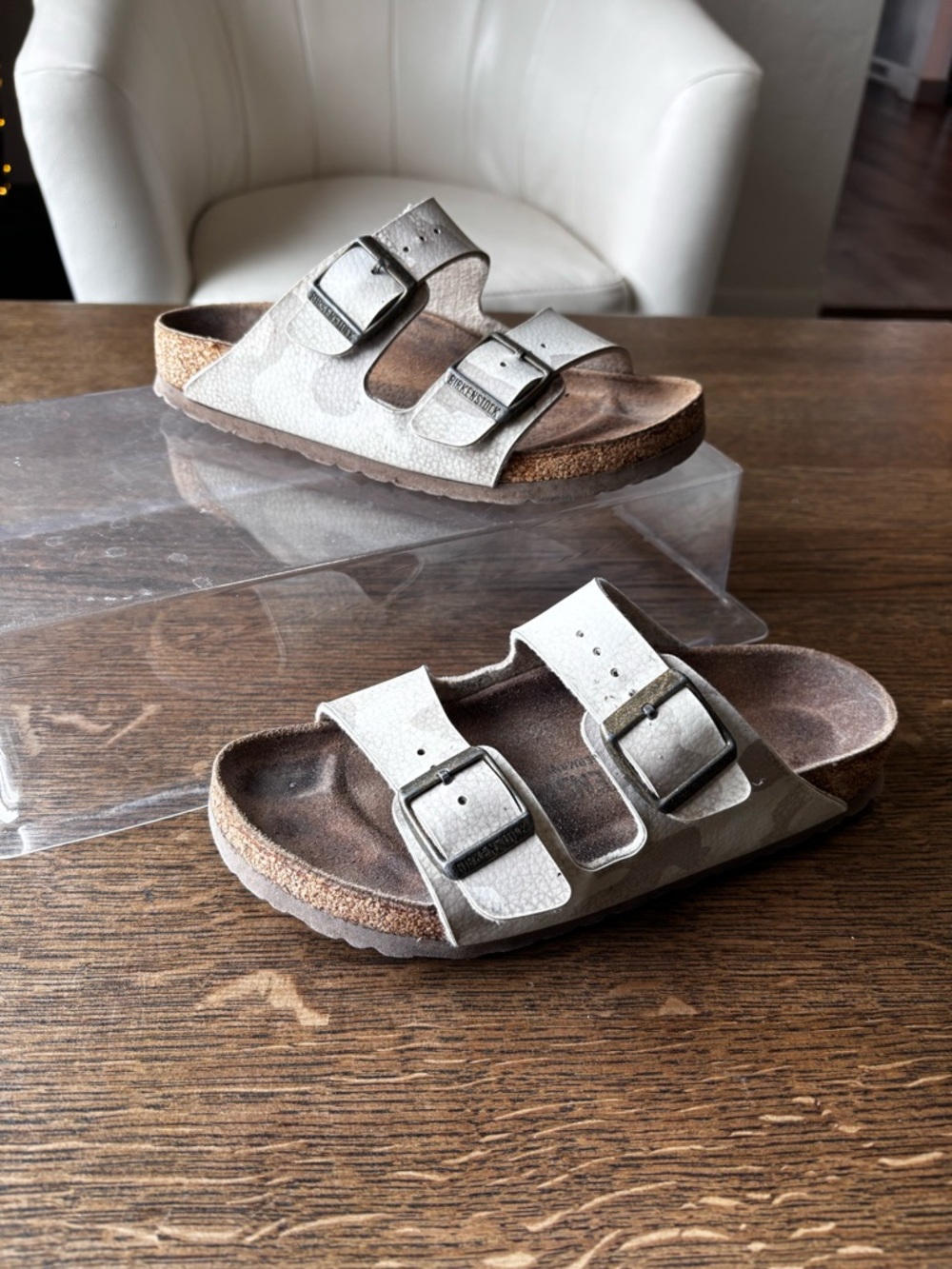 Birkenstock Arizona Off White Sandals EU 35 Distressed - Picture 1 of 8